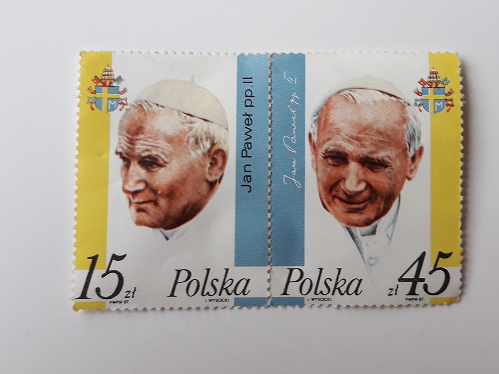 Dwa znaczki z Janem Pawłem II