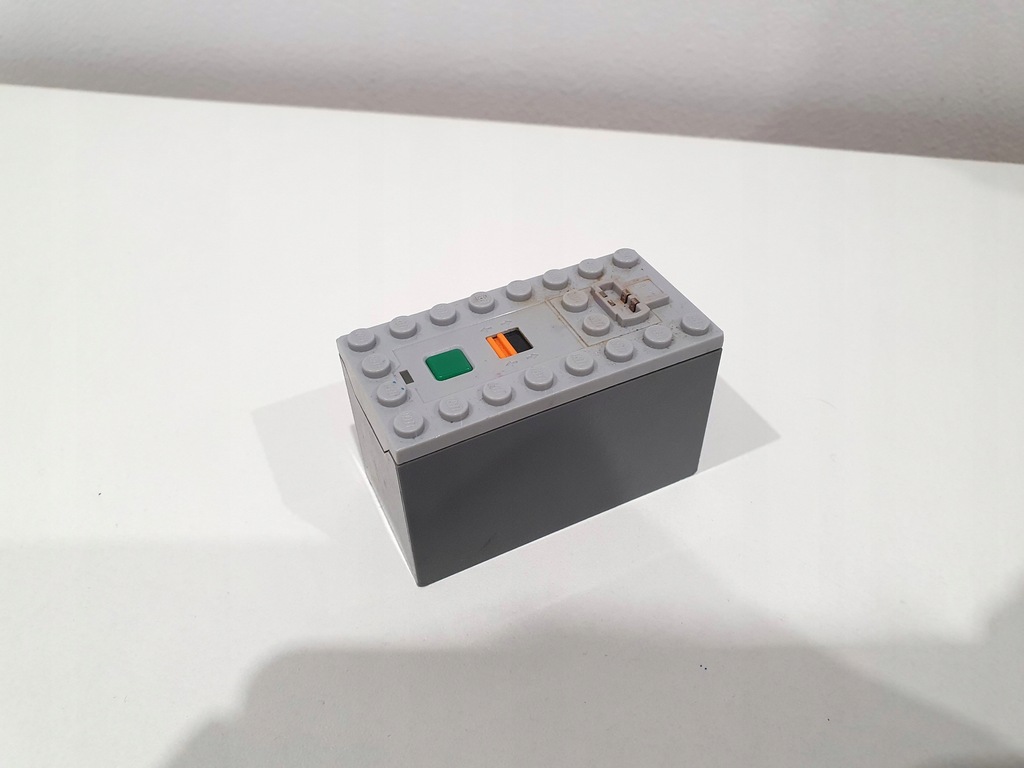 LEGO 88000 Battery Box 87513c01 6xAAA 9V Pojemnik