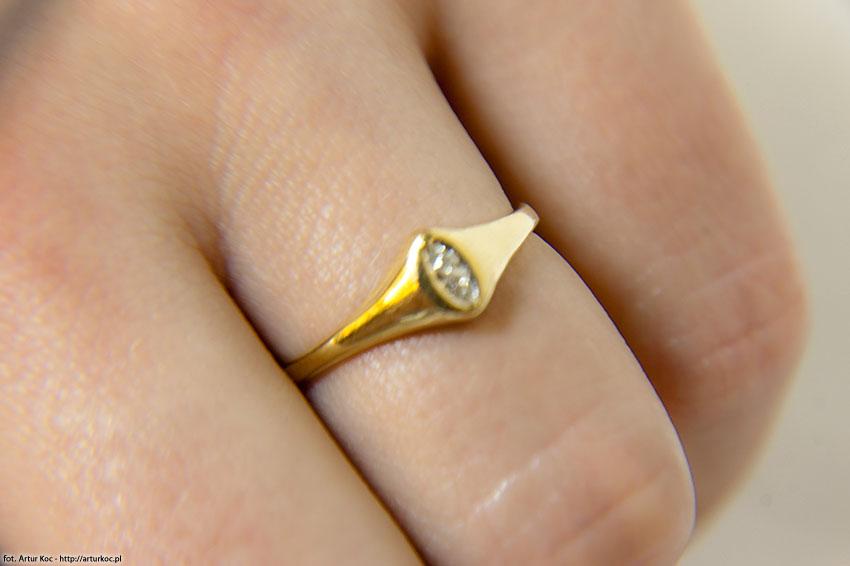 Cudny zaręczynowy Złoty pierścionek z BRYLANTAMI