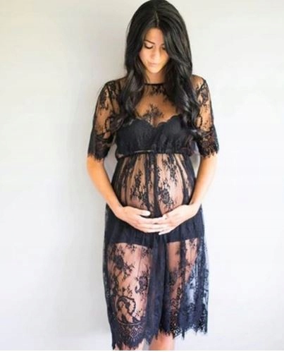 Koronkowa sukienka idealna do sesji ciążowej
