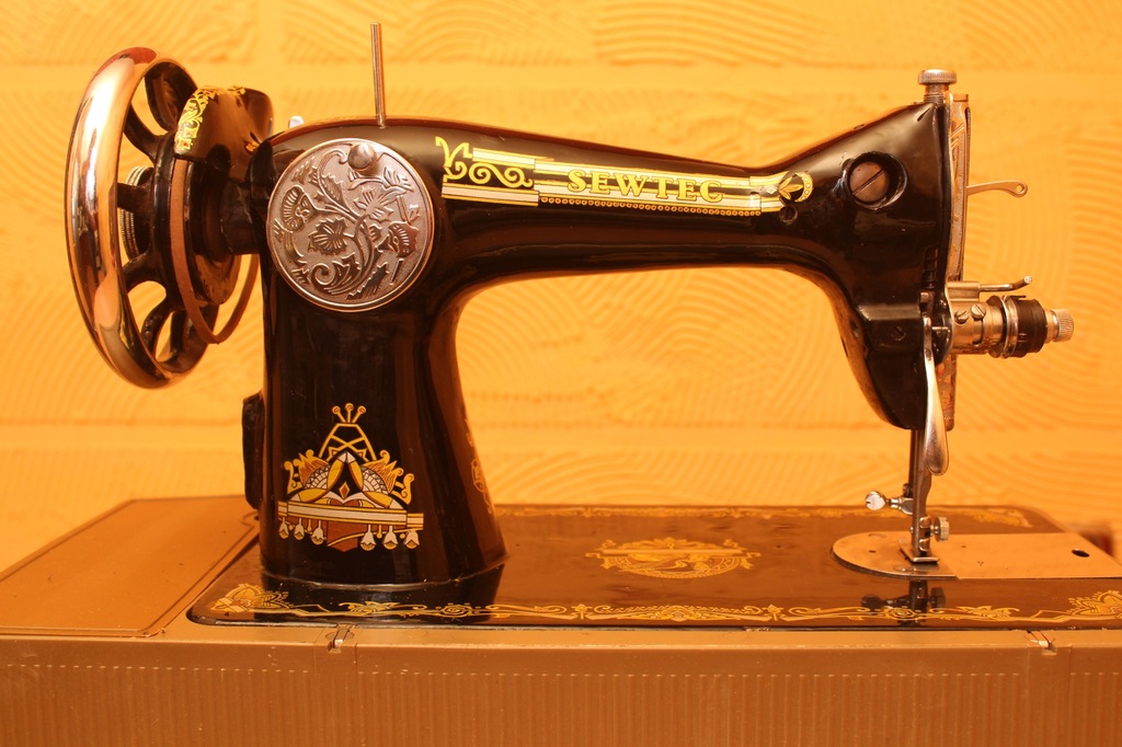 Машинка зингер отзывы. Индийская швейная машинка Sewtec. Серийный номер № s1885752 швейная машина Сингер отзывы специалистов. Купить педаль к швейной машинке Sewtec.