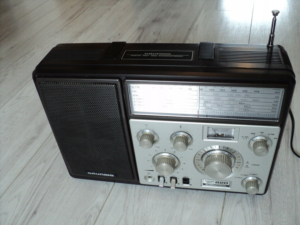 Radio GRUNDIG Ocean Boy 820
