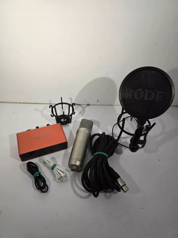 RODE NT1 A KIT + FOCUSRITE SCARLETT SOLO 3GEN