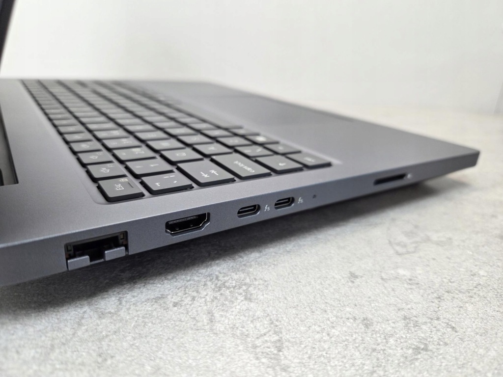 Dell Pro Max 16 Plus MB16250 Ultra 7 32GB 1TB PRO 2000 WQUXGA OLED 3YR