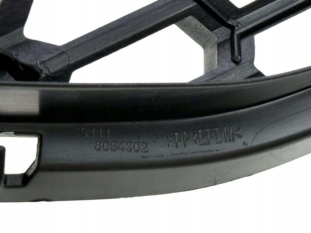 BMW F80 F82 F83 M-pakiet Kratka Zderzaka Prawa Przód Nowa OE 8054302 — zdjęcie 3