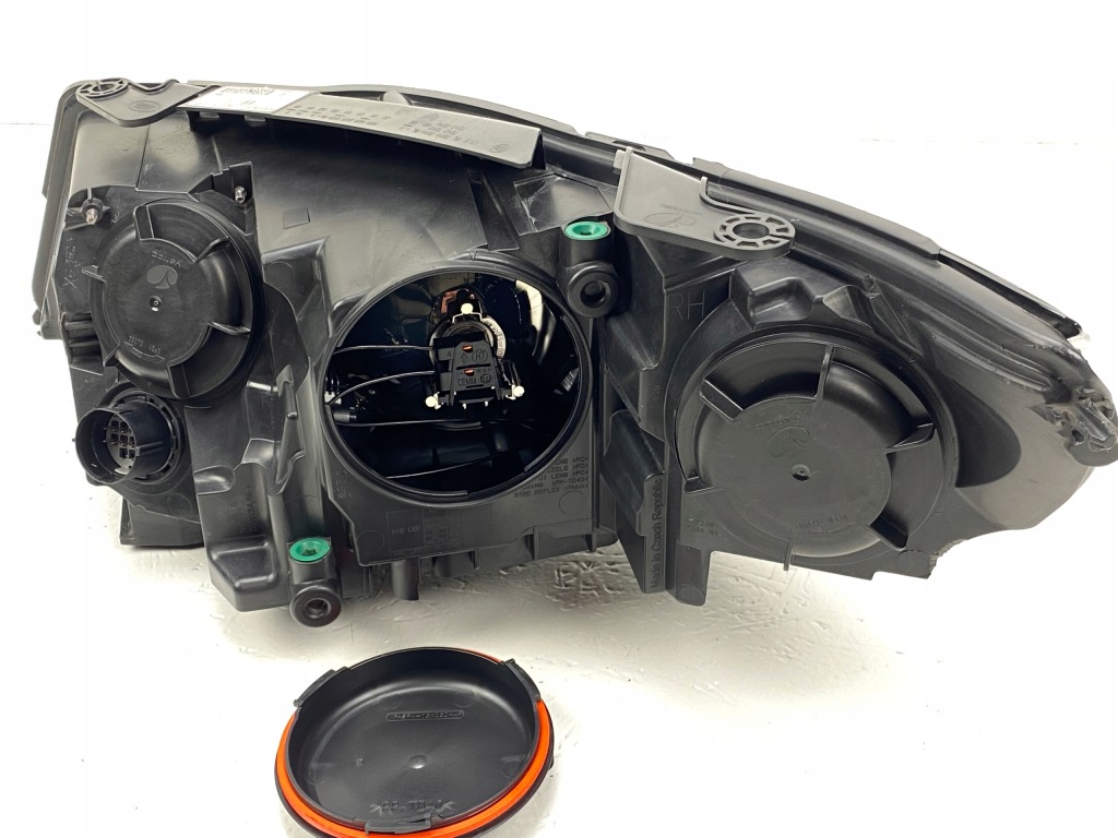 Land Rover Discovery Sport Lampa Prawa przód — zdjęcie 5