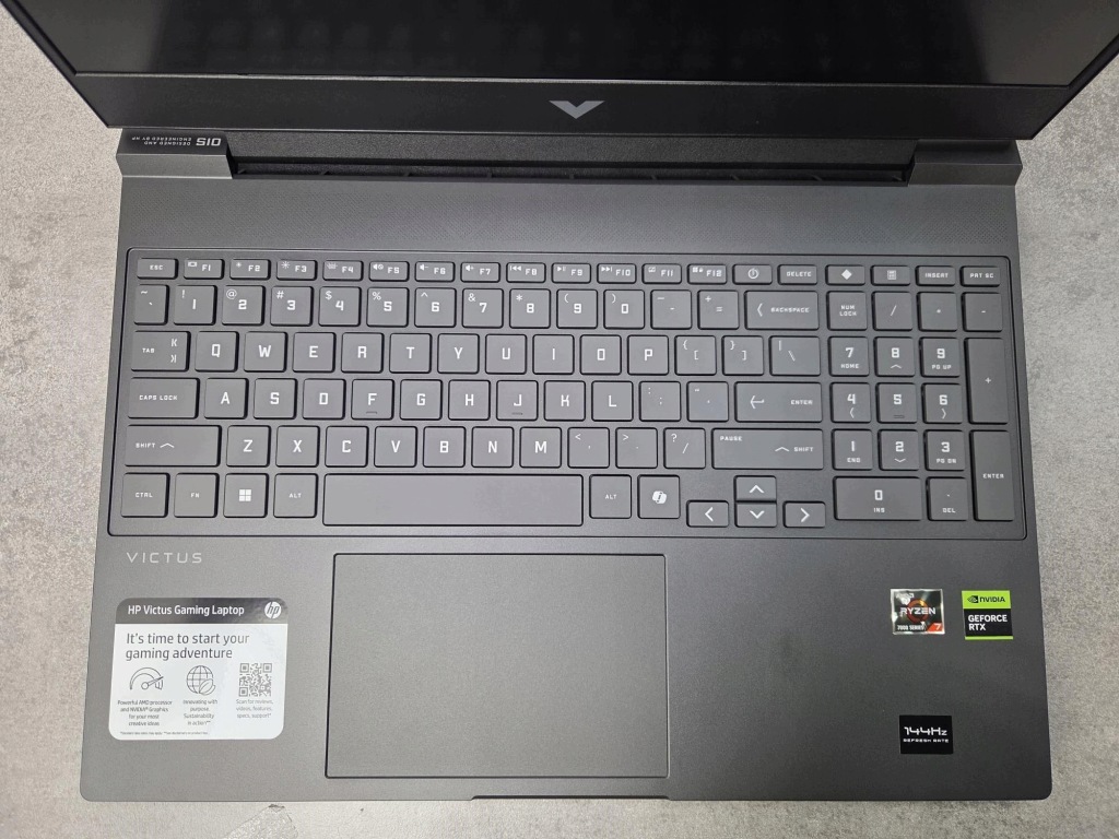 Laptop HP Victus 15 Ryzen 7 7445HS 16GB 512GB RTX 4050 FullHD 144Hz Win11