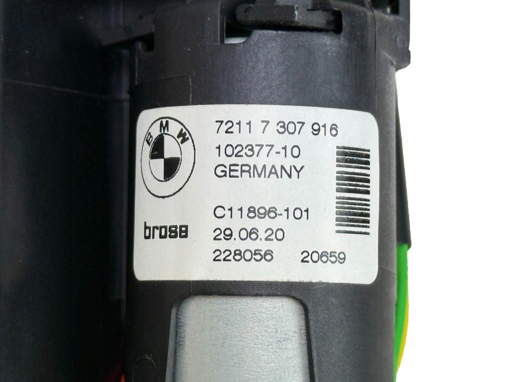 BMW F32 F82 F87 Prawy Przód Podajnik Pasa Nowy OE 7307916 — zdjęcie 4
