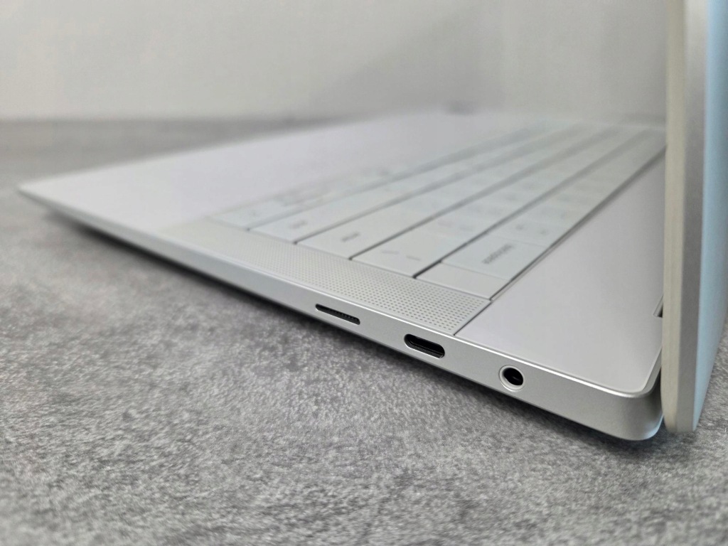 Dell 14 Premium XPS 14 DA14250 Ultra 7-255H 32GB 1TB SSD QHD+ OLED Win11
