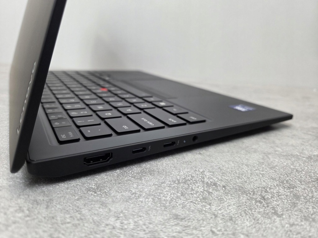 Lenovo ThinkPad X1 Carbon Gen 14 Aura Edition Ultra 5 335 16GB 512SSD OLED