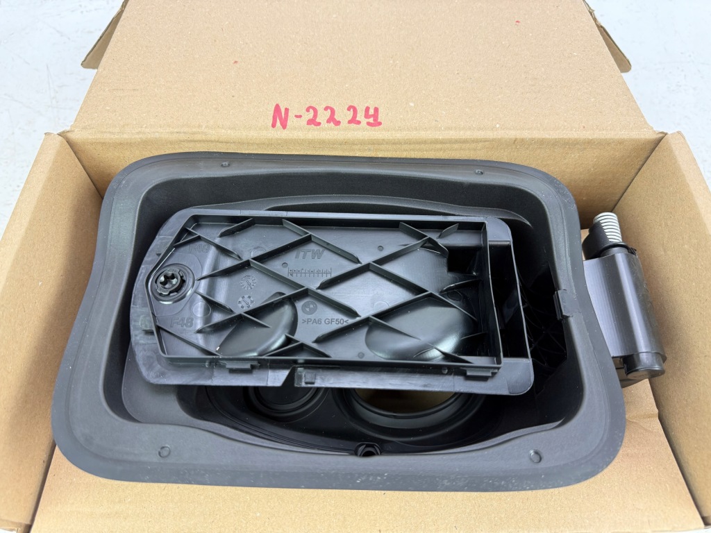 Bmw F48 F48 Lci Osłona Obudowa Wlewu Paliwa Nowa OE 51177359171 — zdjęcie 3