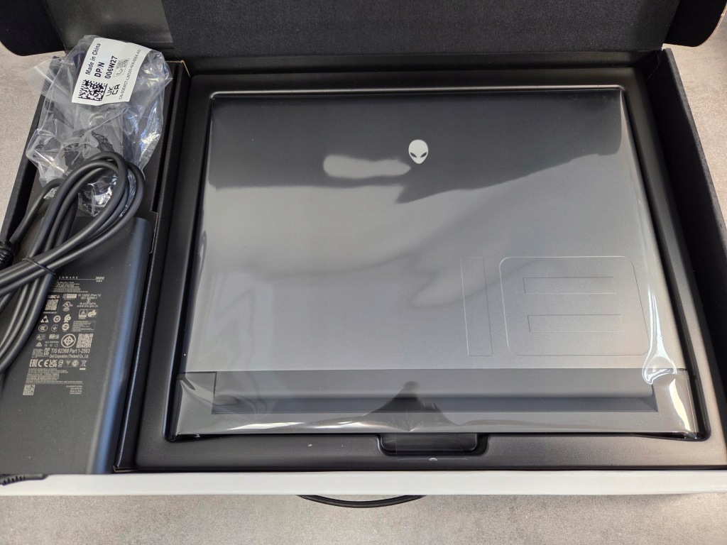 Dell Alienware m18 R2 i9-14900HX 32GB 1TB SSD RTX 4070 QHD+ 165Hz Win11