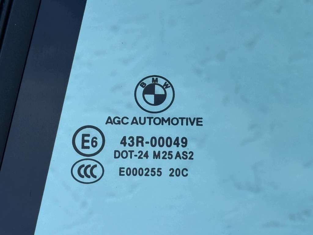 BMW F90 G30 Szyba Tylna Lewa Trójkąt ESG AGC AUTOMOTIVE Nowa OE 7381347 — zdjęcie 4