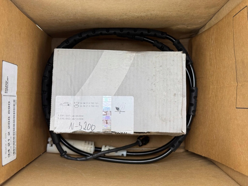 BMW E81 E87 E90 E92 Klocki Hamulcowe Tylne z Czujnikiem Nowe OE 2413041 — zdjęcie 7
