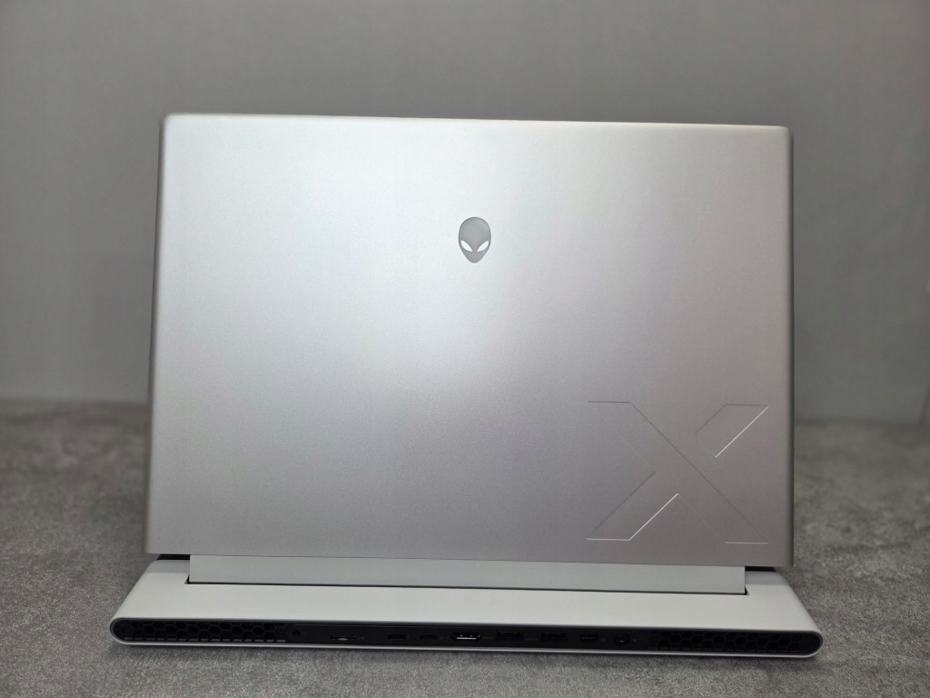 Gaming Alienware x16 R2 Ultra 9 185H 32GB 1TB SSD RTX 4070 QHD+ 240Hz 11Pro