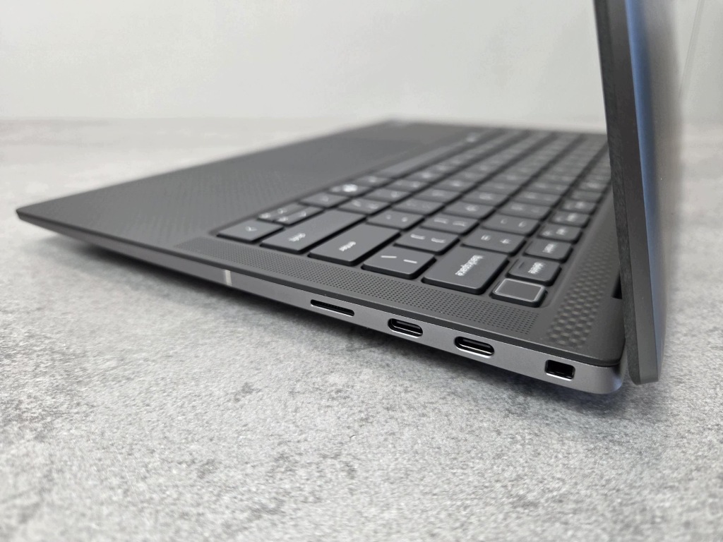 Stacja robocza Dell Precision 5490 Ultra 5 135H 16GB 512 RTX 1000 Ada QHD+