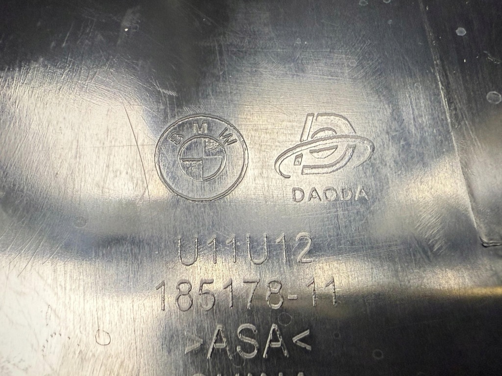 BMW X1 U11 Atrapa Grill Nerki Chłodnicy OE 9880301 185178-11 — zdjęcie 7