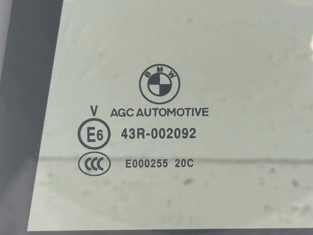 BMW 5 G31 Szyba Tylna Lewa Stała SSG Trójkąt AGC AUTOMOTIVE Nowa OE 7387459 — zdjęcie 4