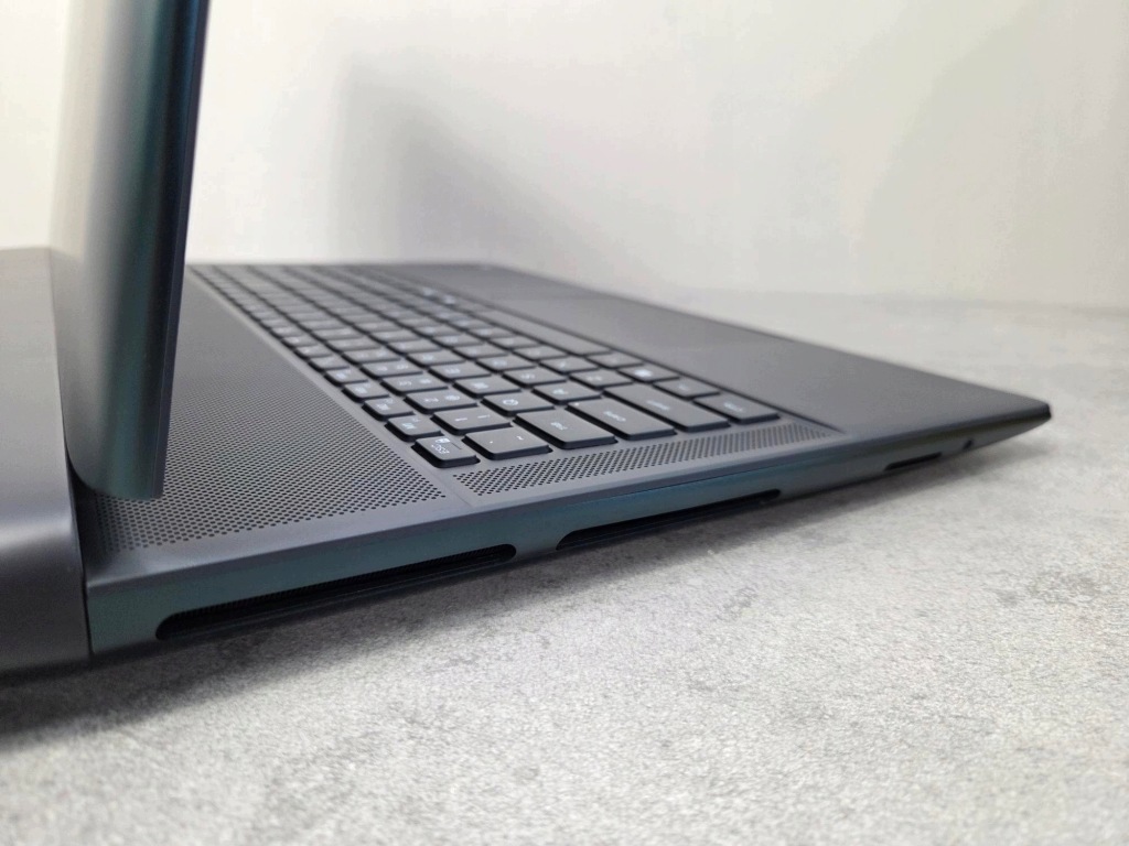 Dell Alienware 18 Area-51 Ultra 9 275HX 32GB 1TB RTX 5080 300Hz Win11