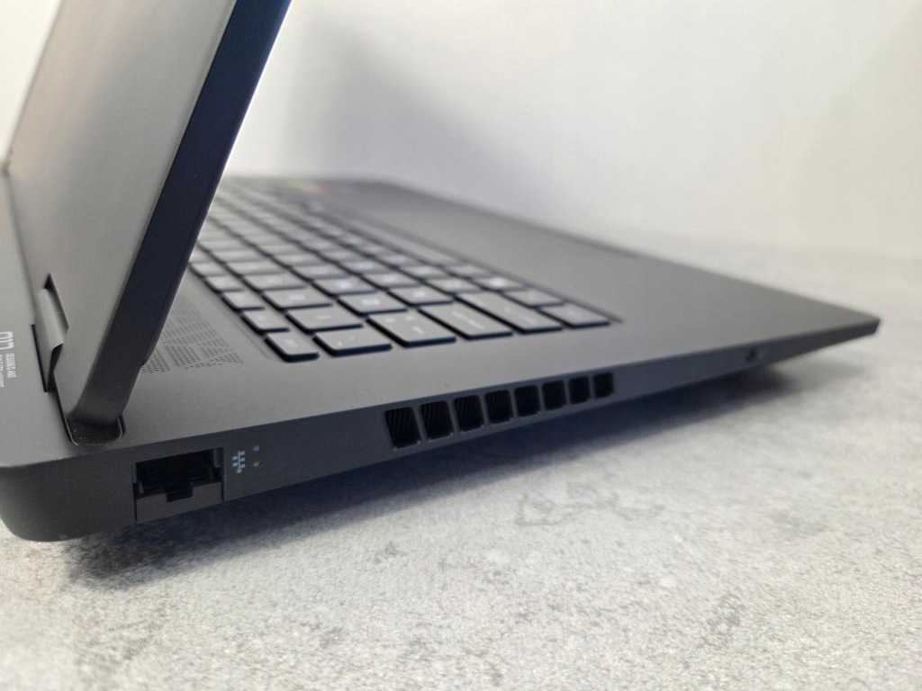 Laptop HP OMEN 17 Ryzen AI 9 365 32GB 1TB 17.3″ 144Hz RTX 5060 Win11Pro RGB