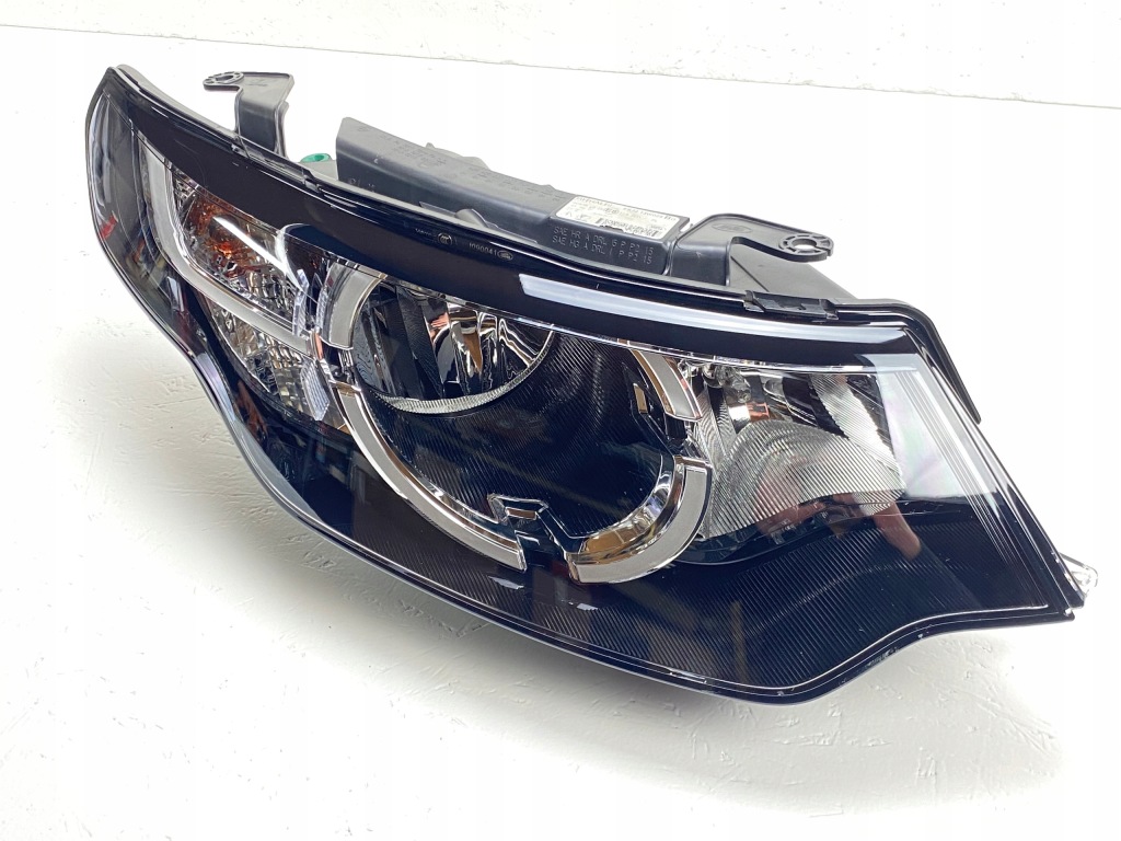 Land Rover Discovery Sport Lampa Prawa przód — zdjęcie 2