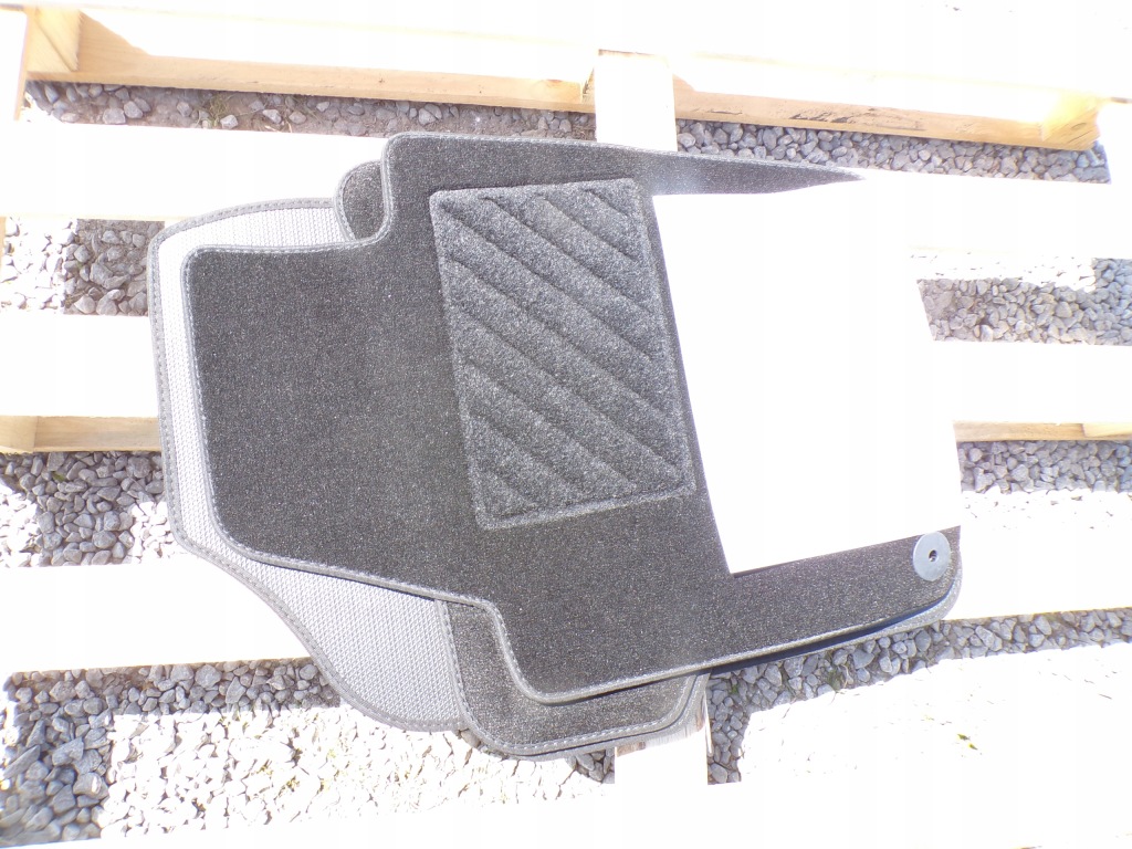 Volkswagen Polo V Velurové Koberce Komplet 6R1061404A 2010-2016 Originál
