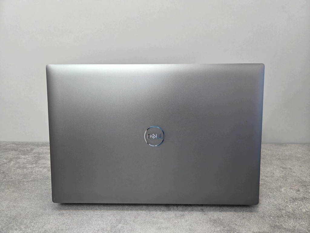 Stacja robocza Dell Precision 5490 Ultra 5 135H 16GB 512 RTX 1000 Ada QHD+