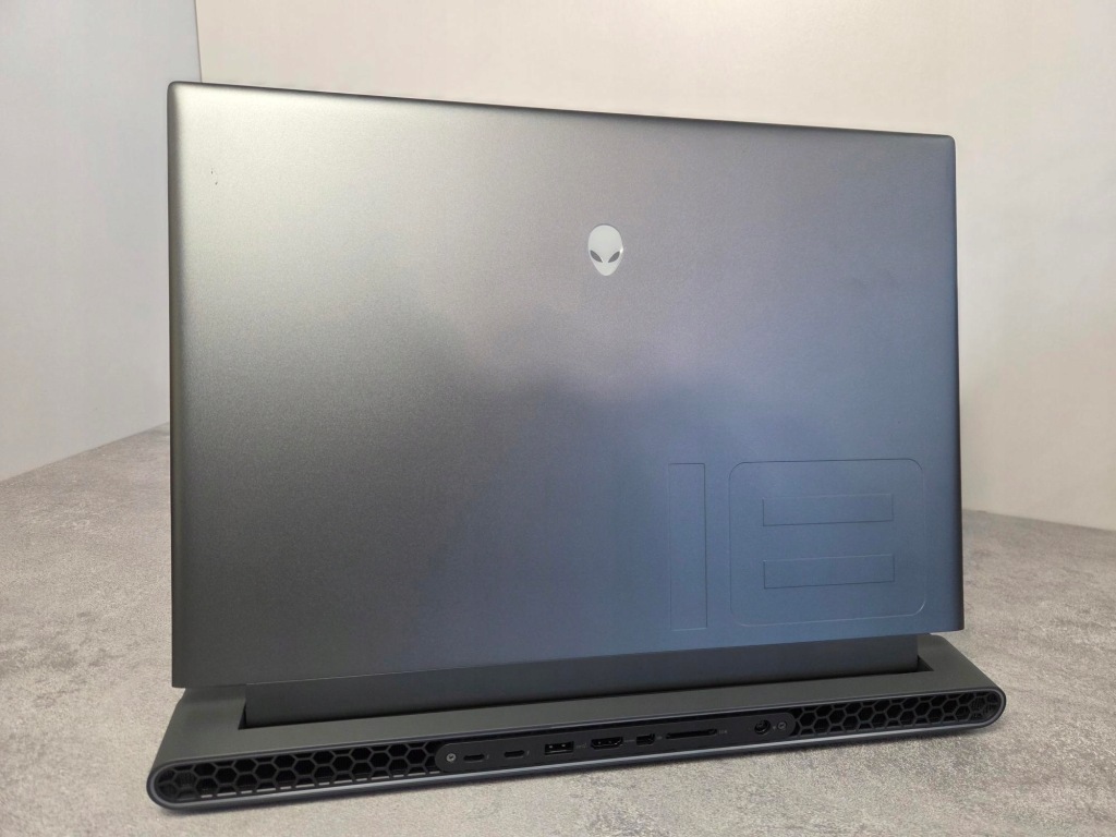 Alienware m18 R2 i9-14900HX 64GB 2TB SSD RTX 4080 QHD+ 165Hz Win11