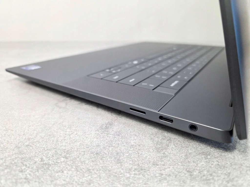 DELL XPS 16 Premium DA16250 Ultra 9-285H 32GB 2TB RTX5070 OLED Win11Pro