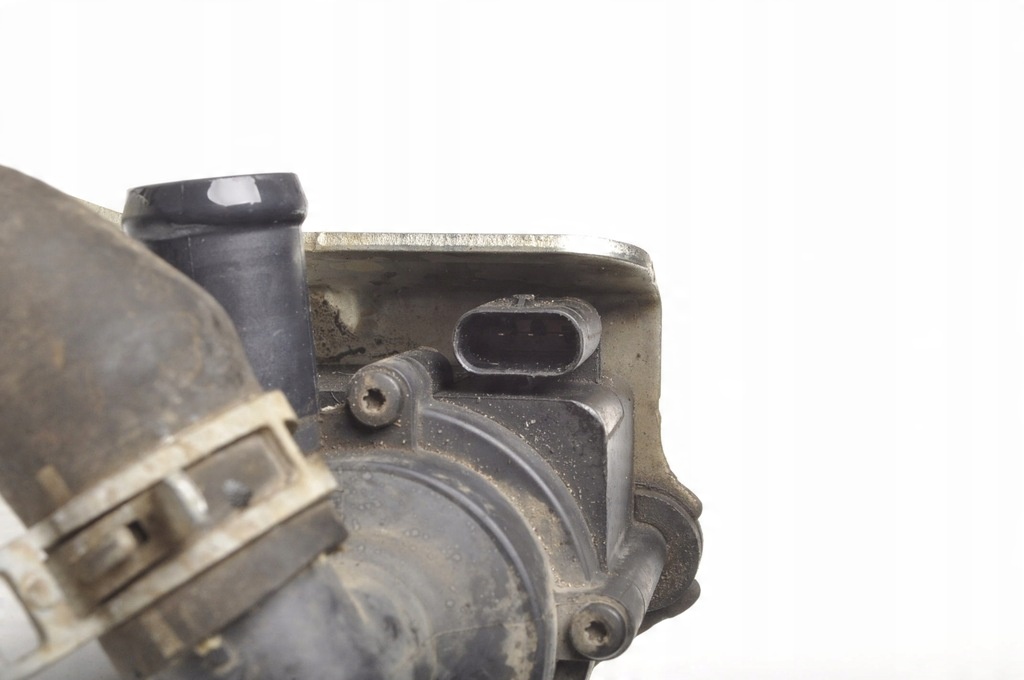 Order an Volvo t8 plug in hybrid pump wąż water pipe