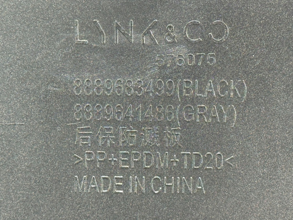 LYNK & CO 01 Dolna Listwa Zderzaka Tylnego Tył OE 8889641486 — zdjęcie 6