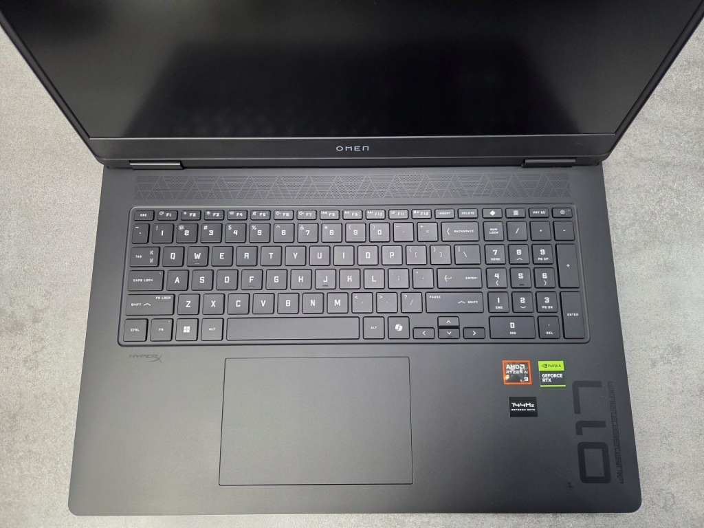 Laptop HP OMEN 17 Ryzen AI 9 365 32GB 1TB 17.3″ 144Hz RTX 5060 Win11Pro RGB
