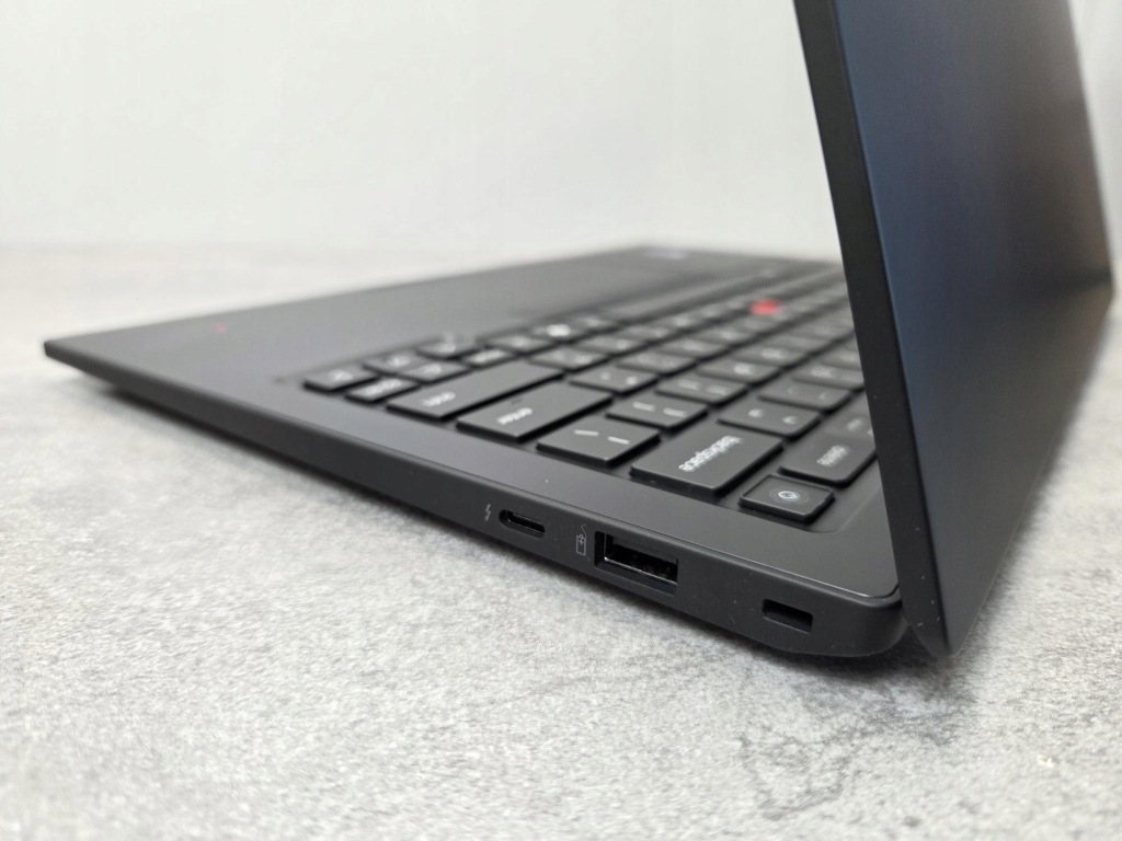 Lenovo ThinkPad X1 Carbon Gen 14 Aura Edition Ultra 5 335 16GB 512SSD OLED