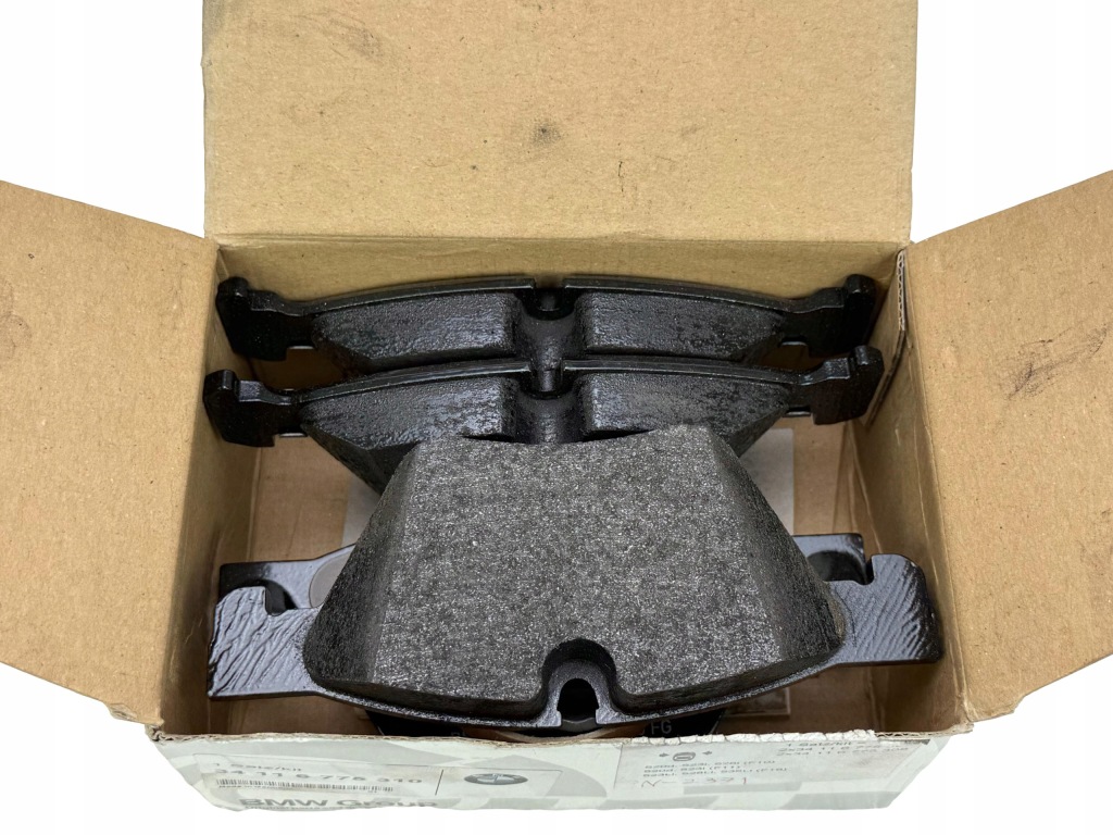 Bmw 5 F10 F11 F18 Klocki Hamulcowe Bezazbestowe Przód OE 34116775310 — zdjęcie 3