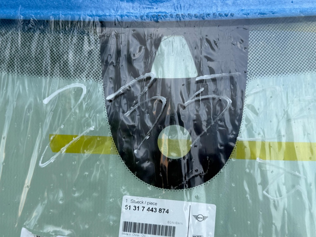 MINI Cooper F55 F56 F57 Szyba Czołowa Przednia FUYAO Nowa OE 7443874 — zdjęcie 4