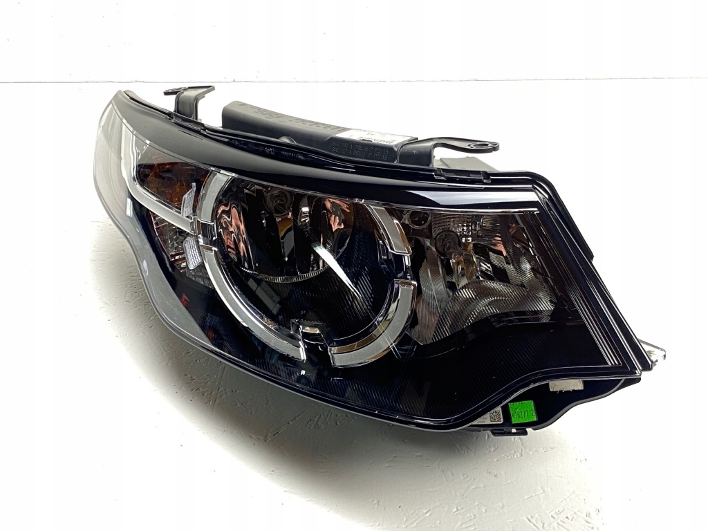 Land Rover Discovery Sport Lampa Prawa przód — zdjęcie 3