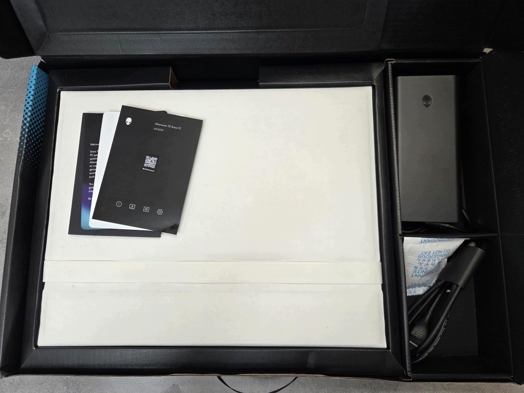 Dell Alienware 18 Area-51 Ultra 9 275HX 32GB 1TB RTX 5080 300Hz Win11
