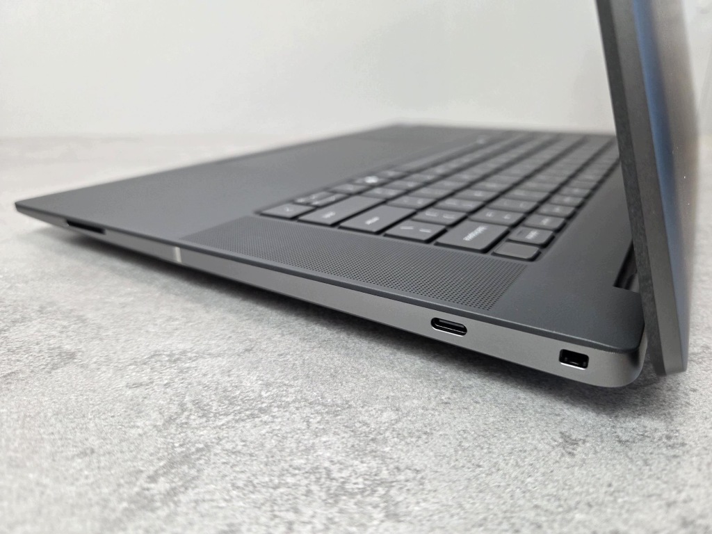Aluminiowy Laptop Dell Precision 5690 Ultra 7 165H 32GB 1TB FHD+ 11Prof