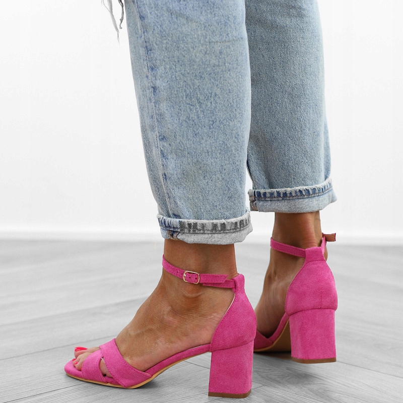 shueさま Czarne kozaki z elastyczną wąską cholewką