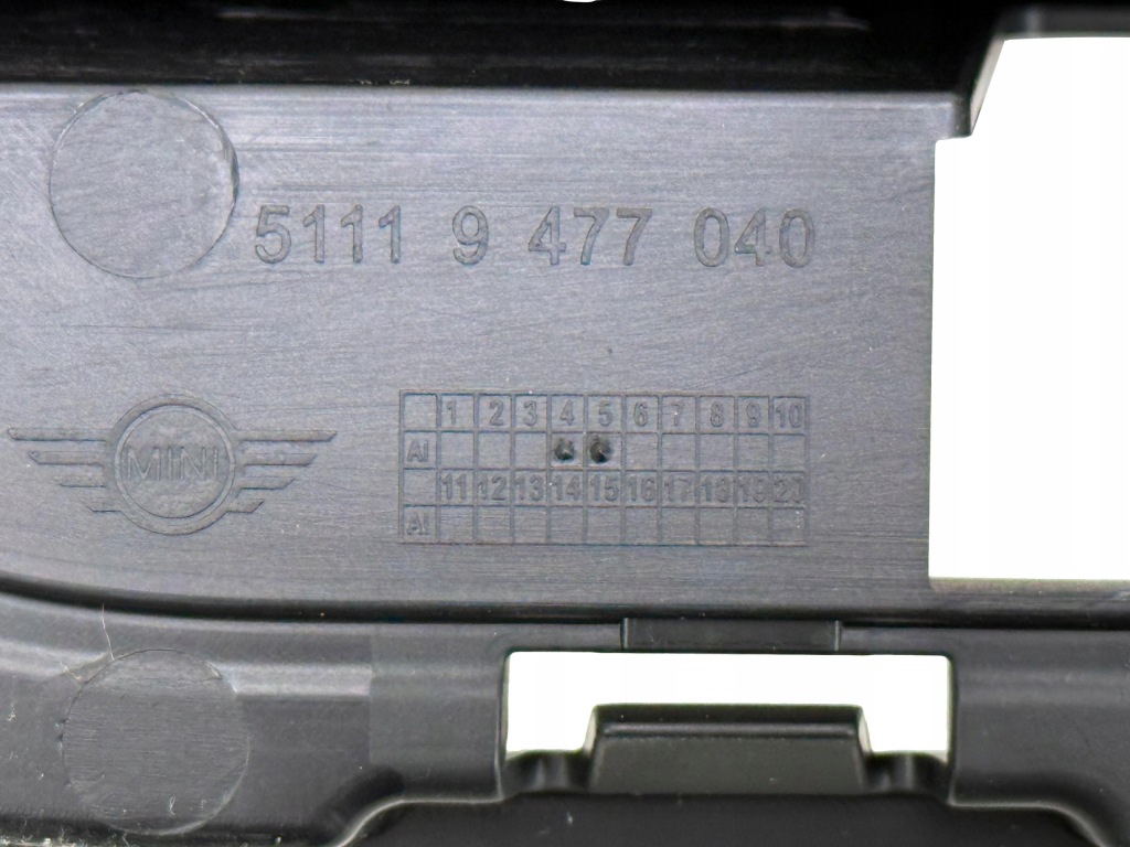 MINI F60 2021-24 Kratka Środkowa Zderzaka Przednia Przód Nowa OE 9477040 — zdjęcie 6
