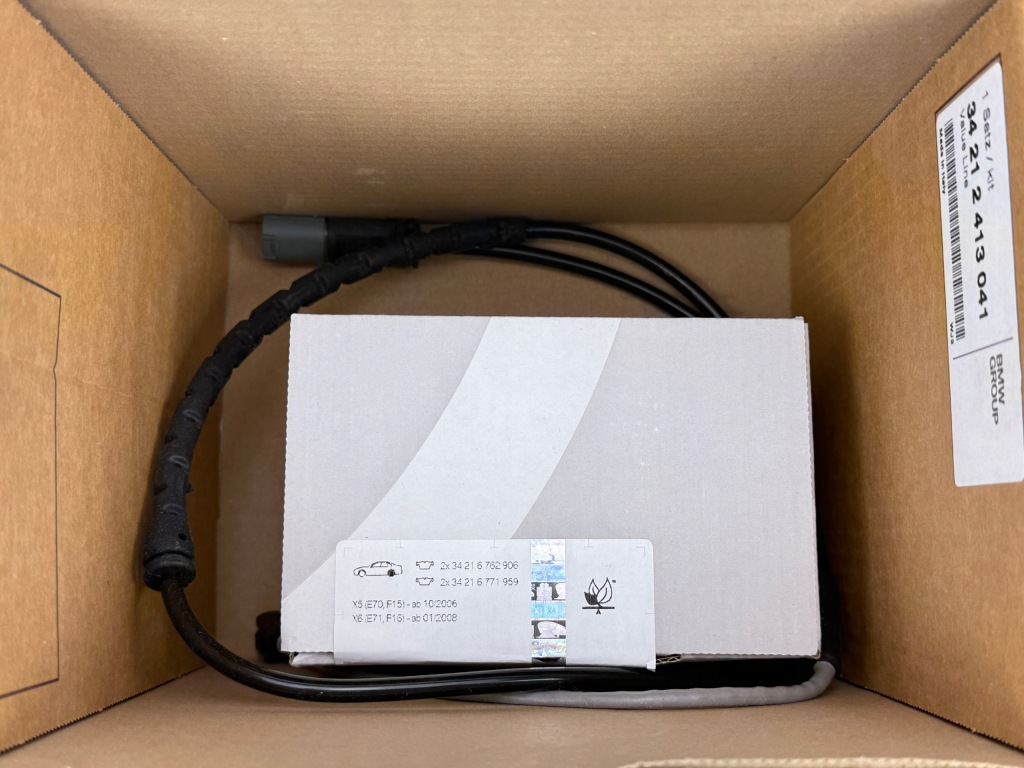 Bmw X5 F15 X6 F16 Klocki Hamulcowe Tylne Z Czujnikiem OE 34212413041 — zdjęcie 5