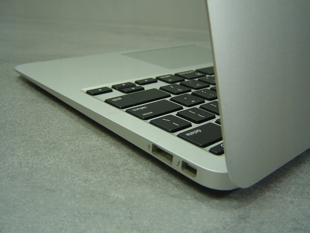 Apple MacBook Air 11'' 1,6 GHz 4GB 128SSD macOS