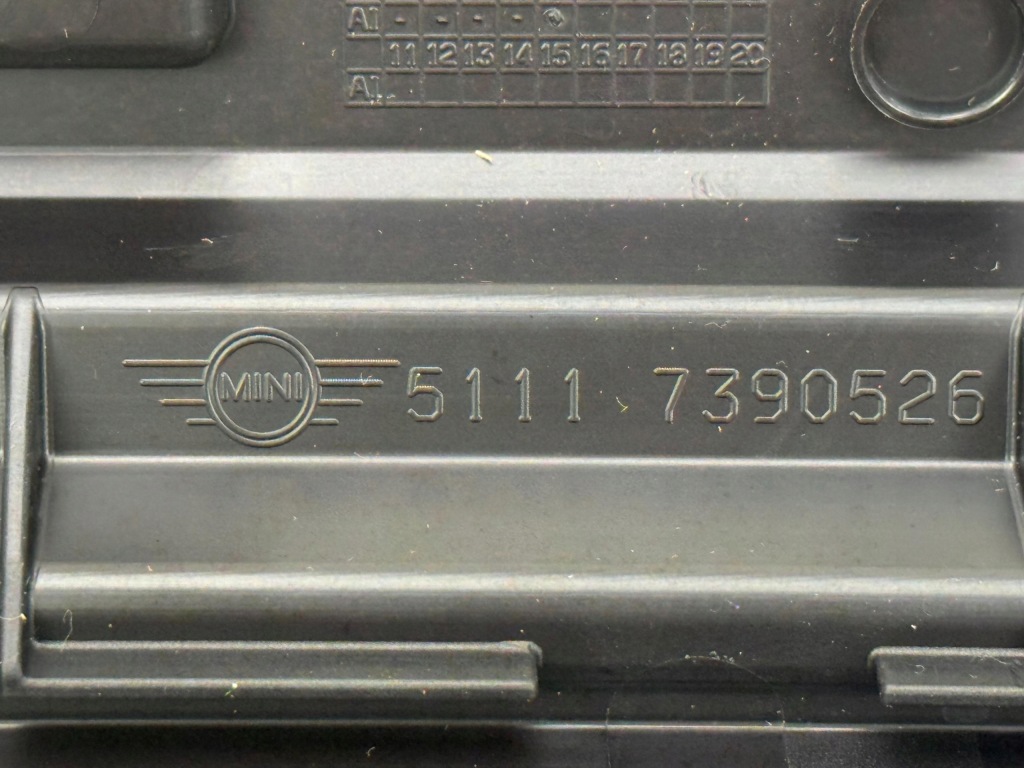 MINI Countryman F60 Kratka Środkowa Zderzaka Przednia Przód Nowa OE 7390526 — zdjęcie 5