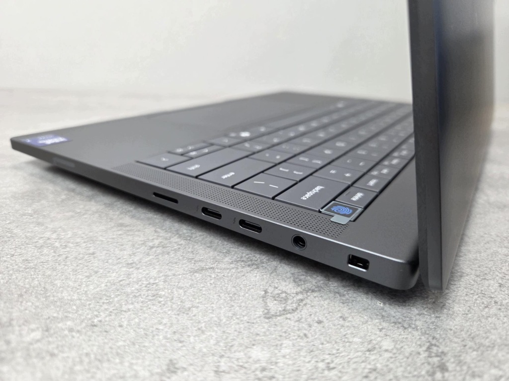 Dell Pro Max 14 Premium MA14250 Ultra 7-265H 64GB 1TB SSD OLED RTX PRO 1000