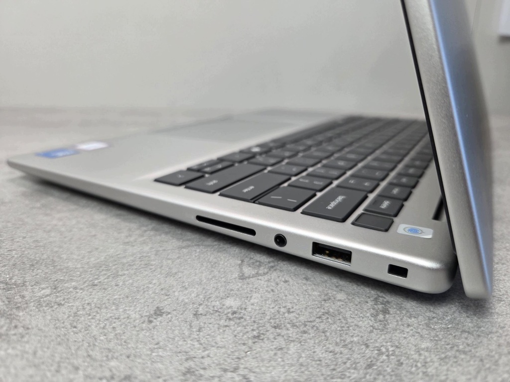 Laptop DELL 14 DC14250 Core 7 150U 16GB 1TB PCIe 14" FHD+ Win11Prof Alu