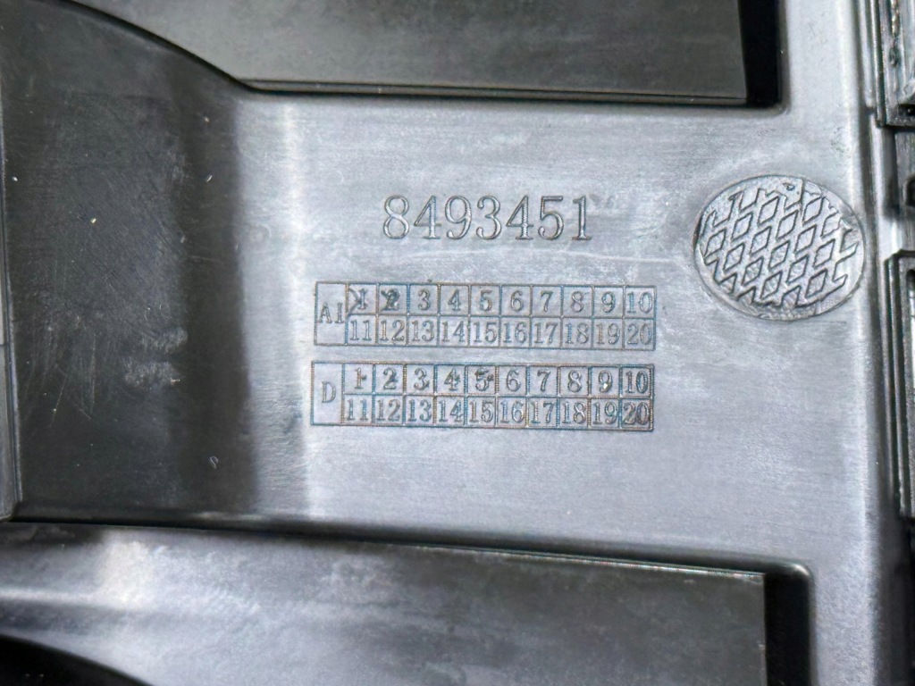 BMW X1 F48 Lci Grill Nerki Atrapa Osłona Chłodnicy Nowy OE 8493451 — zdjęcie 6
