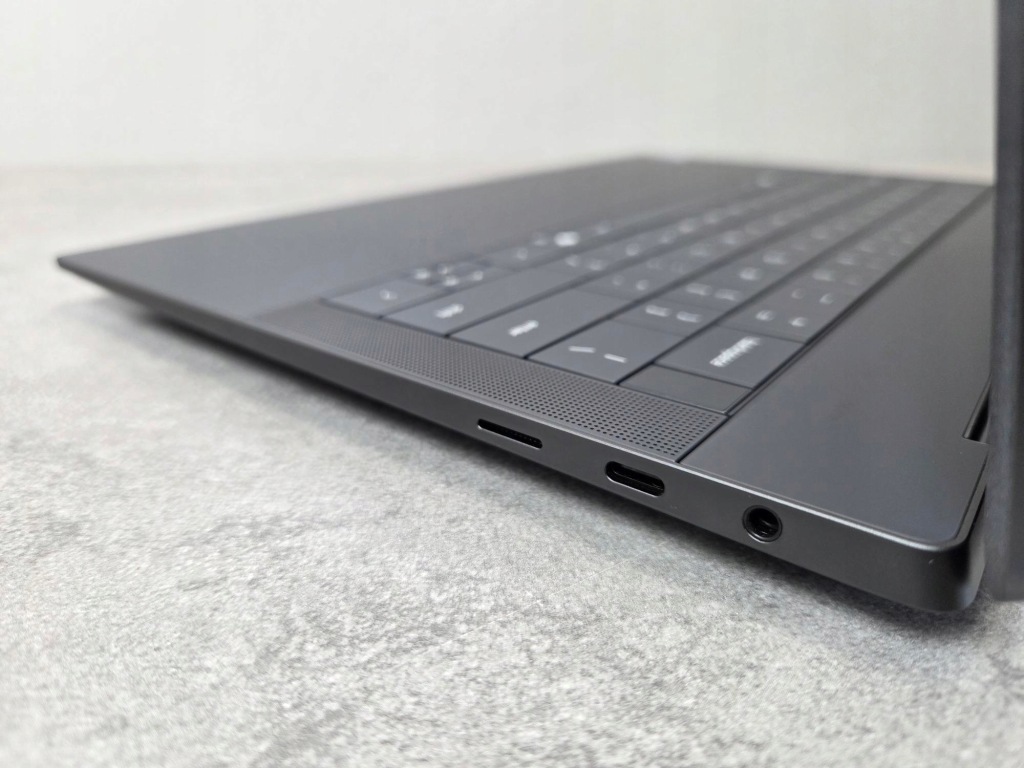 DELL XPS 14 Premium DA14250 14.5 Ultra 7 32GB 1TB SSD RTX4050 FHD+ 11Prof
