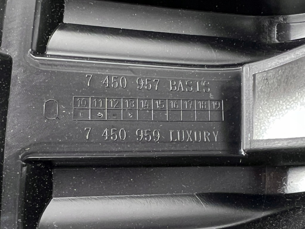 BMW 1 F40 Luxury Grill Atrapa Osłona Chłodnicy OE 7450959 — zdjęcie 6
