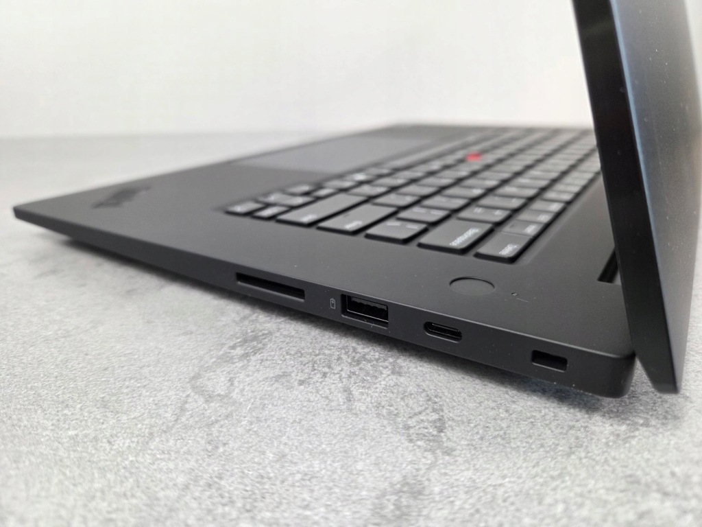 Lenovo ThinkPad P1 Gen 7 Ultra 7 155H 32GB 1TB WUXGA RTX 2000 Ada 11Prof