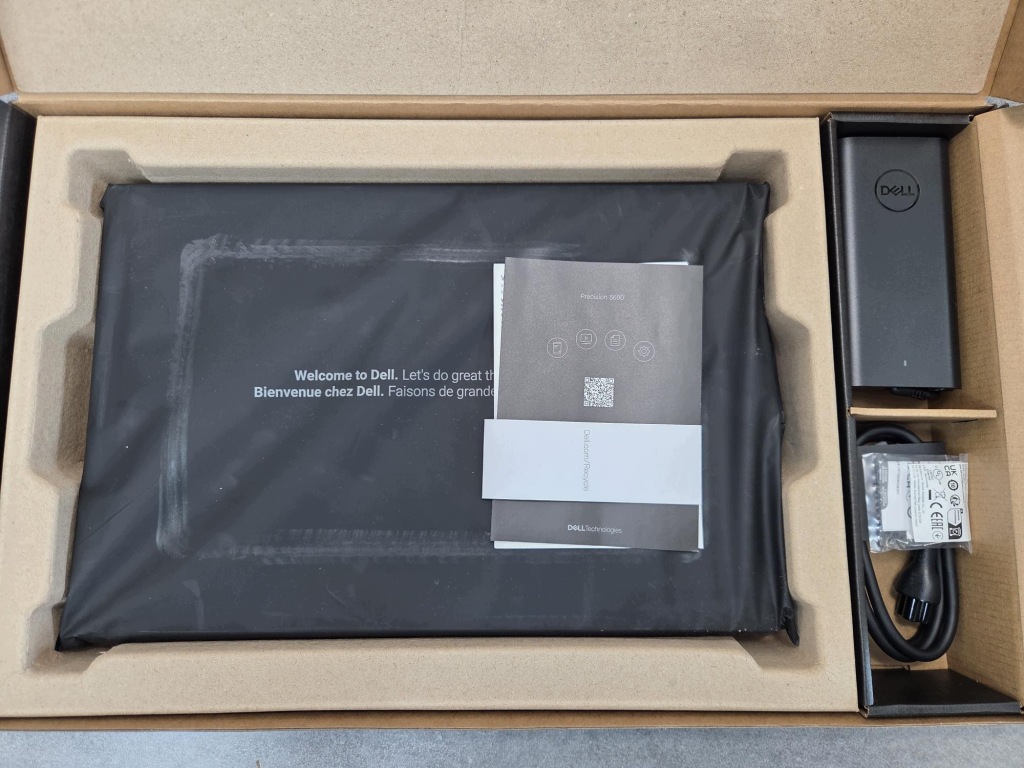 Laptop Dell Precision 5690 Ultra 7 165H 32GB 2TB RTX 5000 Ada OLED 11Prof
